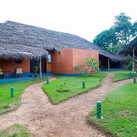 Hotel Cloudz Sigiriya Exterior foto