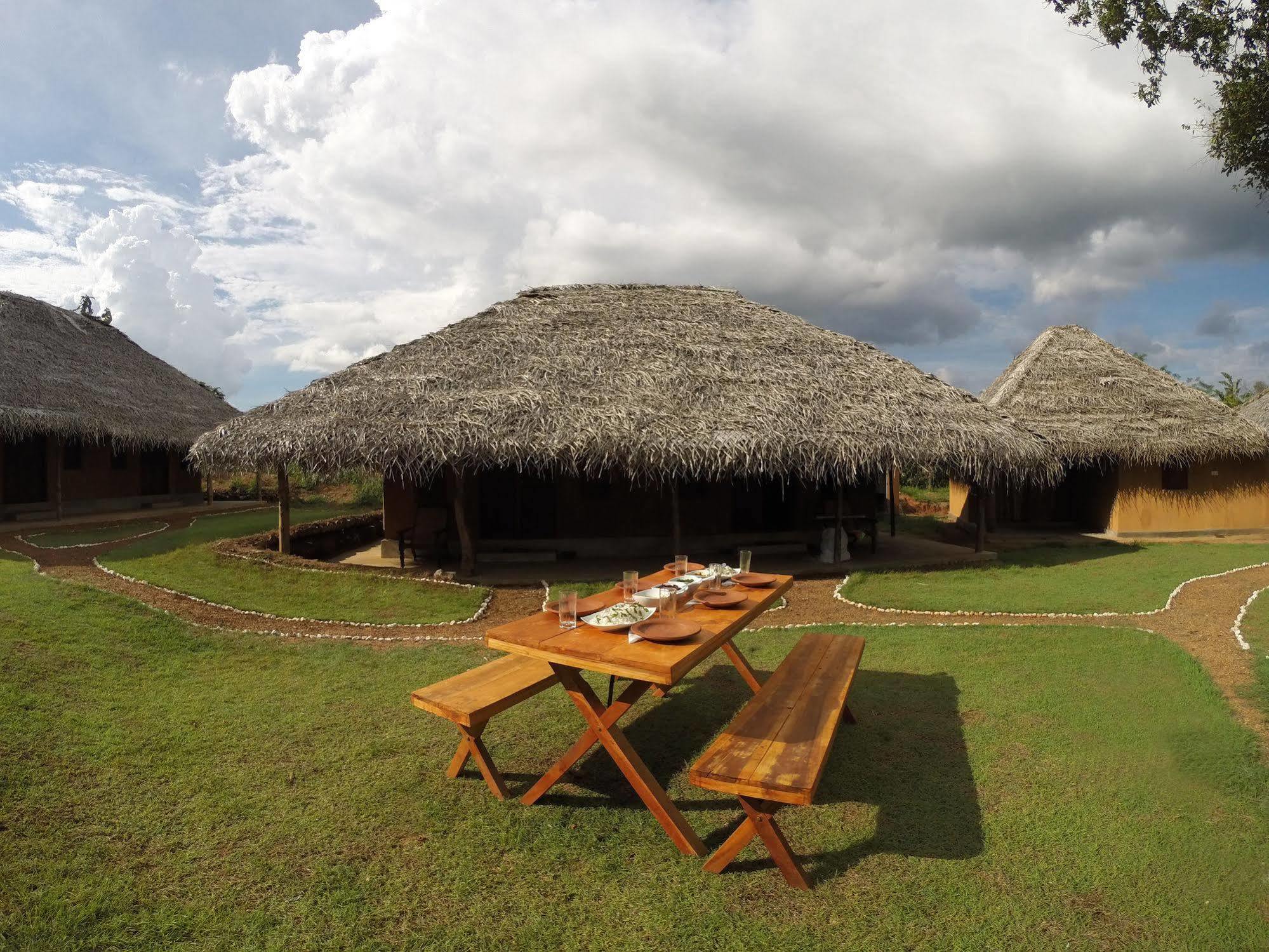 Hotel Cloudz Sigiriya Exterior foto