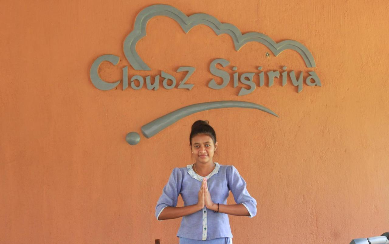 Hotel Cloudz Sigiriya Exterior foto